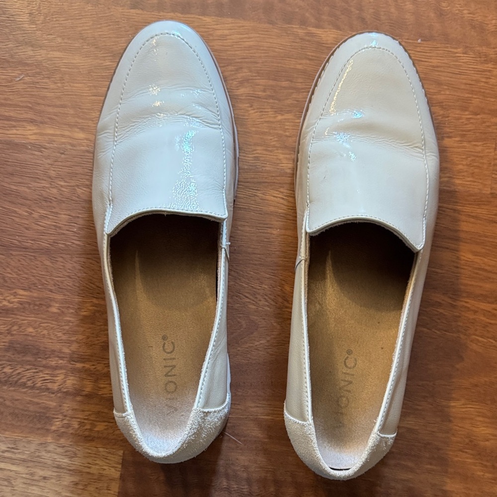 Vionic Kensley Women's Classic Cream Loafers